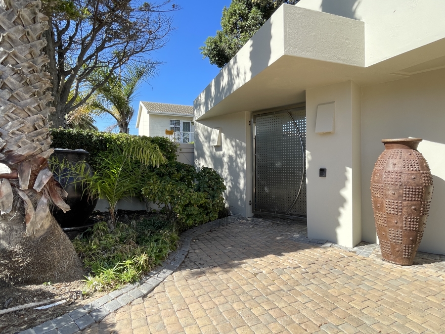 To Let 4 Bedroom Property for Rent in Flamingo Vlei Western Cape